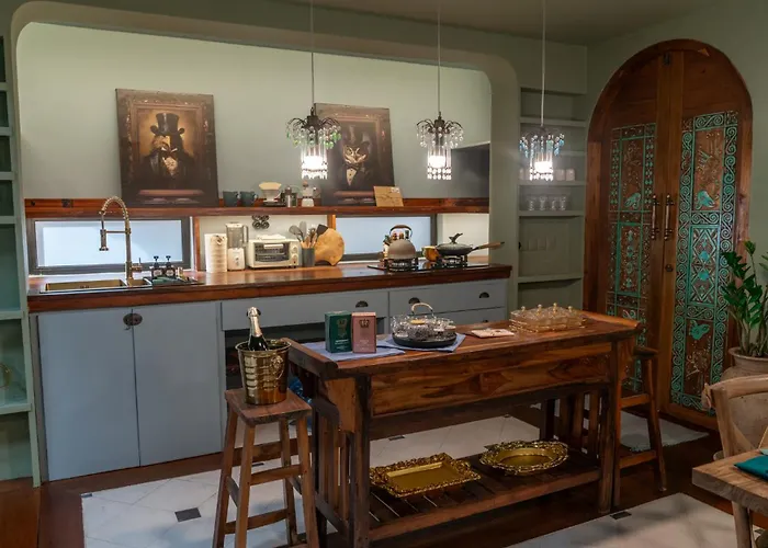 New Live Like A Queen - Unique Victorian House Villa