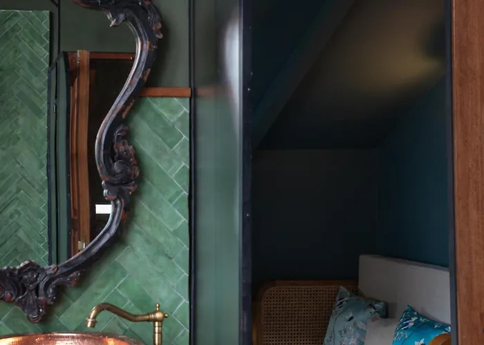 Villa New Live Like A Queen - Unique Victorian House Ubud